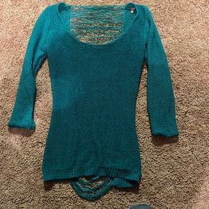 3/4 sleeve "sweater" top with open back